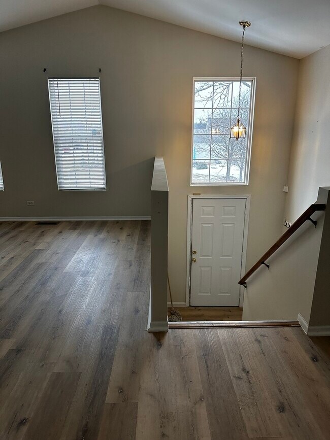 Foto del edificio - 1121 Symphony Dr