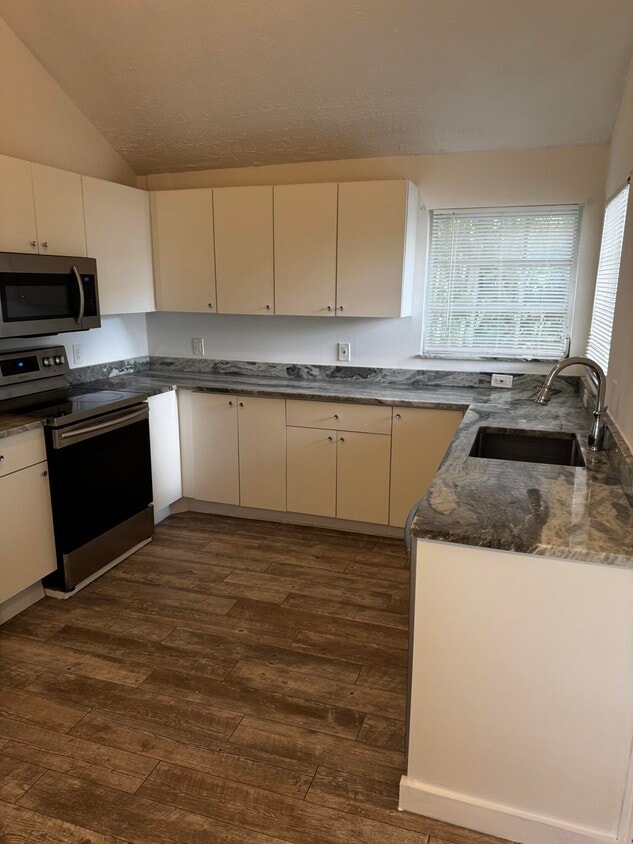 Primary Photo - 315 N K St