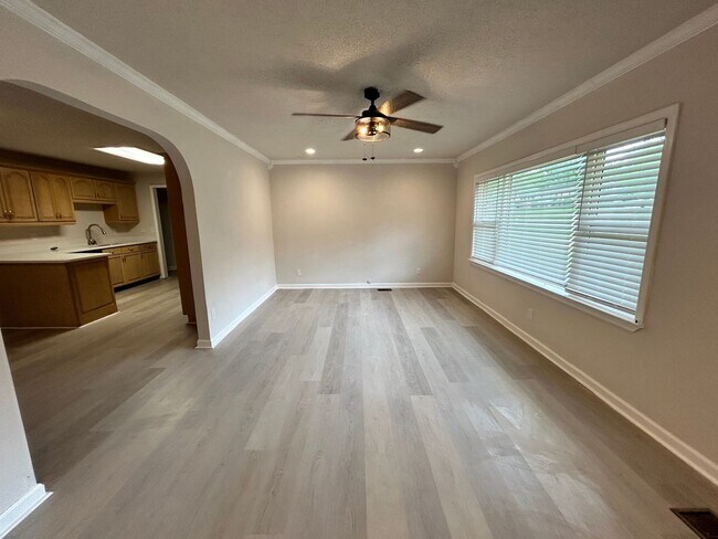 Building Photo - Accepting Section 8 - East Brainerd 4 Beds...