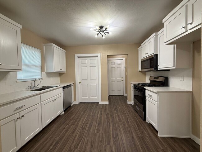 Foto del edificio - Newly Remodeled 2 Bedroom-1 Bath House