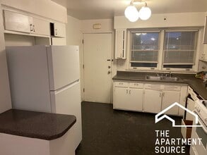 Building Photo - 7528 N Claremont Ave