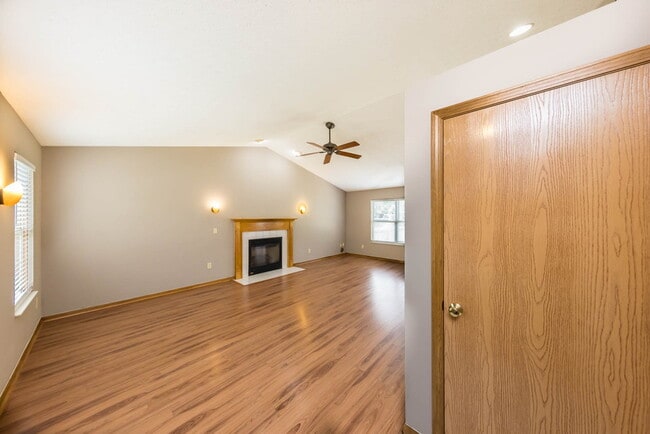 Building Photo - 1032 Pebble Brook Dr