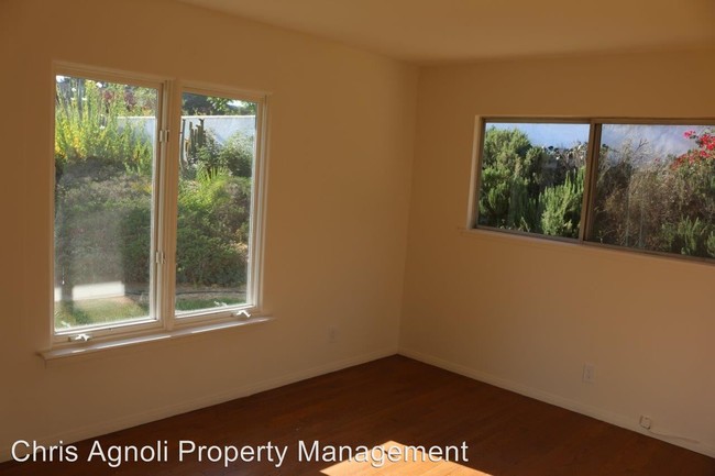 Building Photo - 920 Flora Vista Dr