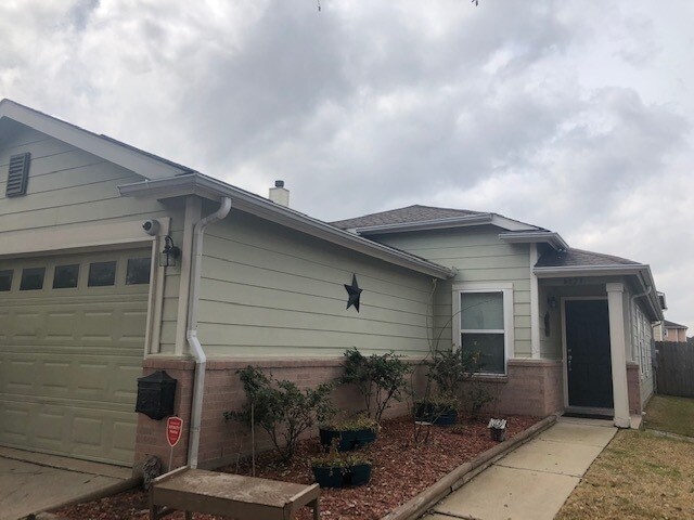 Building Photo - 6823 Rustic Pecan Ln