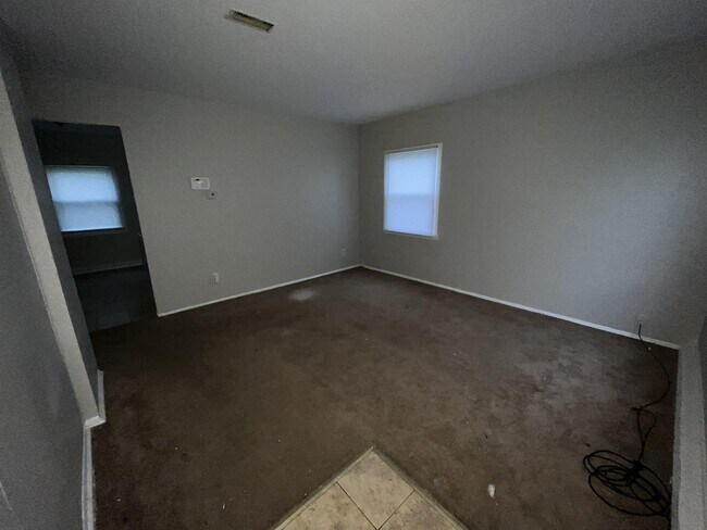 Foto del edificio - 7808 Beech Ave