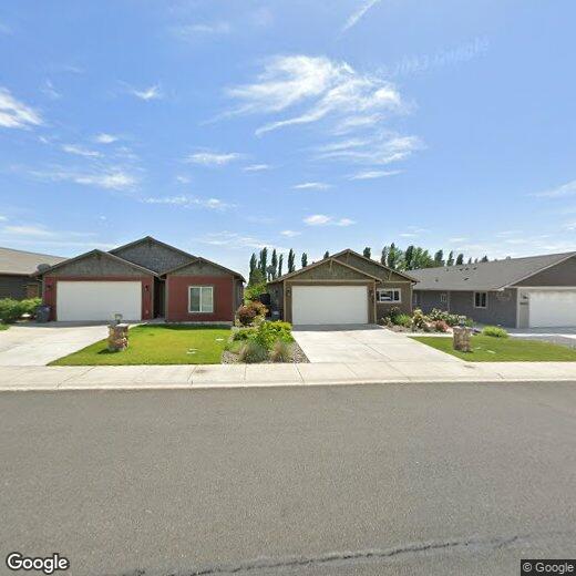 Primary Photo - House for rent located on Moses golf course.