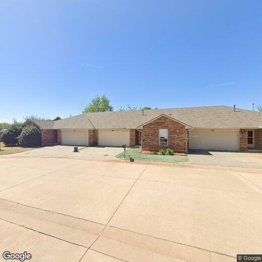 Primary Photo - 205 N Kelly Ave