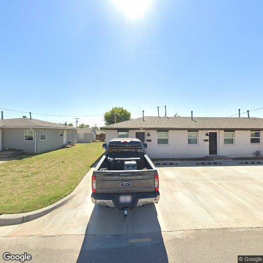 320 W College Ave, Weatherford, OK 73096 Apartment for Rent in