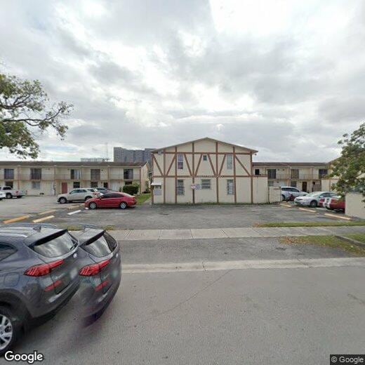 Foto principal - 10912 SW 3rd St