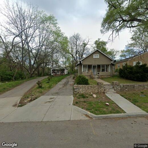 Adorable bungalow with added back storage. House for Rent in Kansas