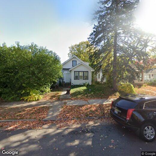Foto principal - 722 Russell Ave N