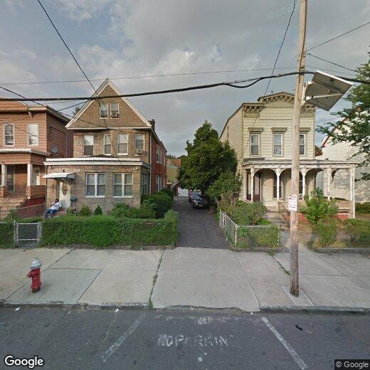 Foto principal - 32 Pearsall Ave
