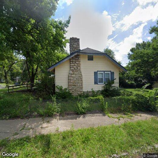 Primary Photo - 2401 E 69th Ter