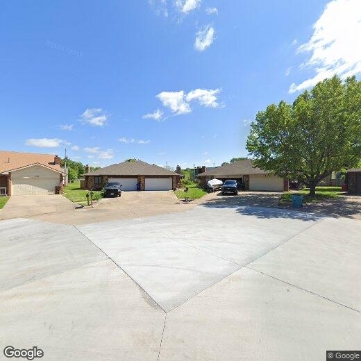 607 E Redwood St Unit 609, Springfield, MO 65807 Room for Rent in