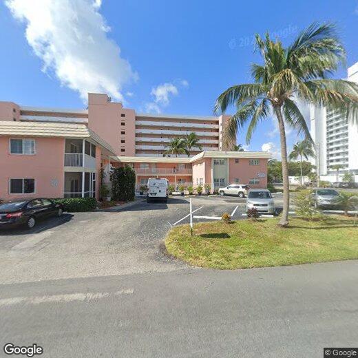 Foto principal - 1450 N Riverside Dr