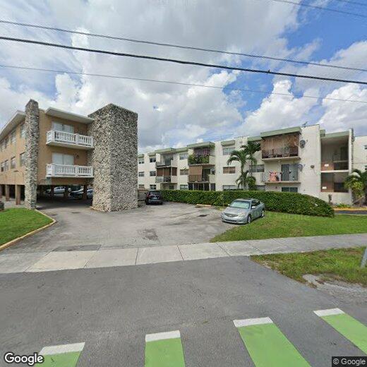 Foto principal - 633 S Royal Poinciana Blvd