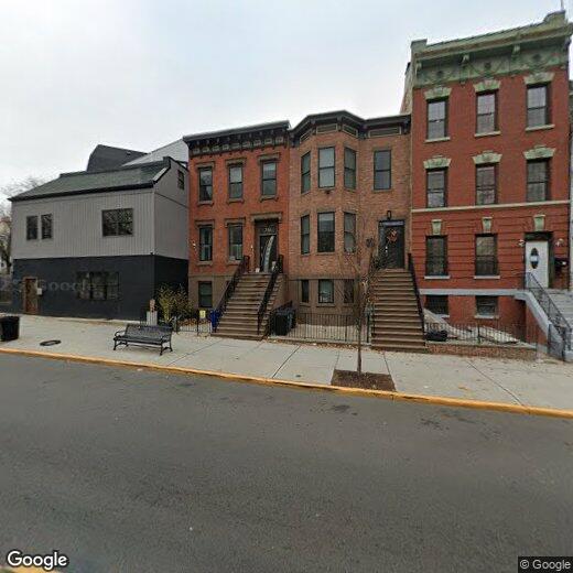 Foto principal - 782 Grand St