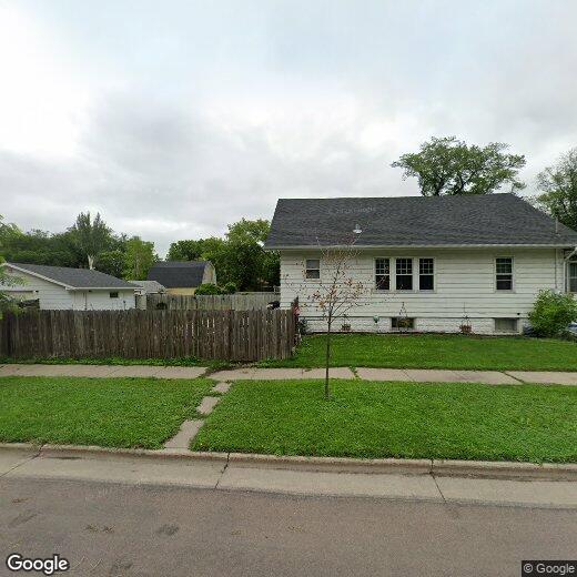 Primary Photo - 3 Bedroom Home Downtown!