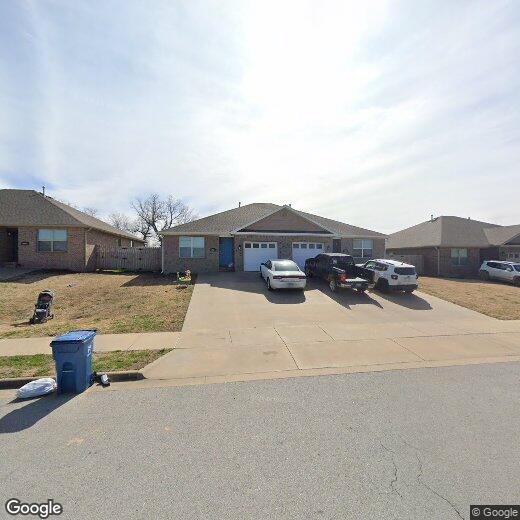 Foto principal - 702 W Weymouth