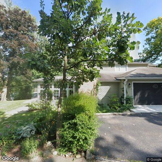 Primary Photo - 302 Summit Dr