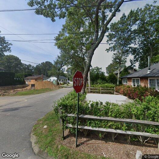 Primary Photo - 11 Noyac Bay Ave