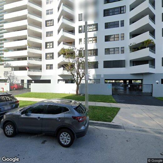 Primary Photo - 555 NE 30th St