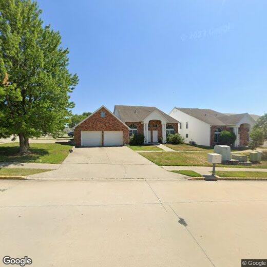 Primary Photo - 20 N Cedar Lake Dr W