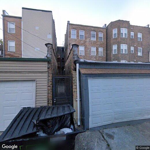 Foto principal - 7829 S Essex Ave