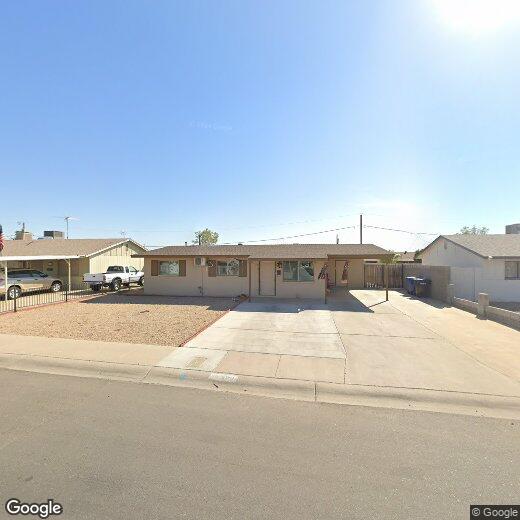 Primary Photo - 161 W Holly Ln