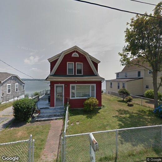Primary Photo - 34 Aquidneck Ave
