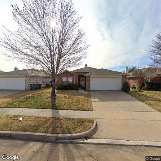 Foto principal - 2324 Maple Dr