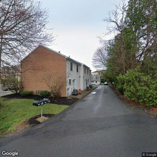 Primary Photo - 100-2 E. Cherry Lane