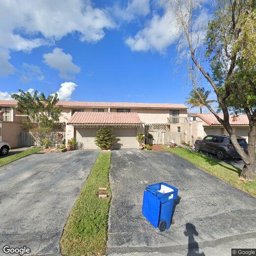 Foto principal - 700 NE 207th St