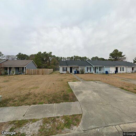 Foto principal - 721 Pinewood Dr