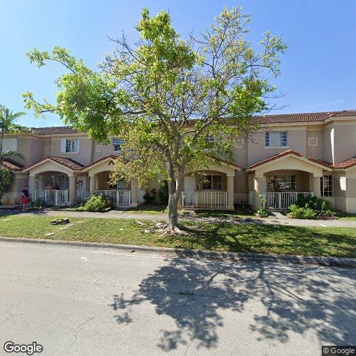 Foto principal - 220 E 4th St