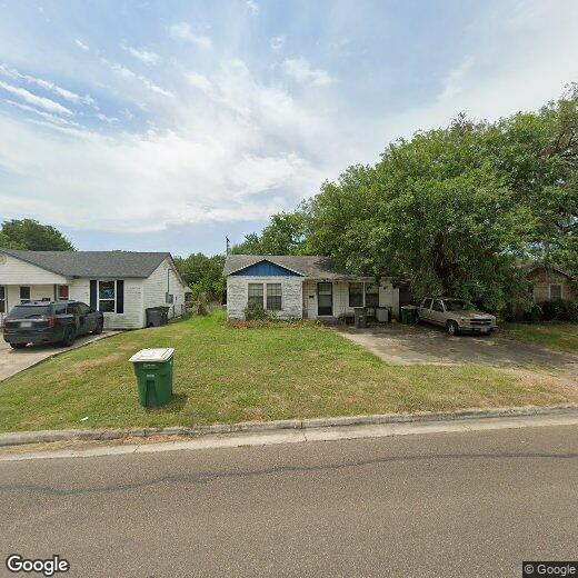 Primary Photo - 2111 E Red River St