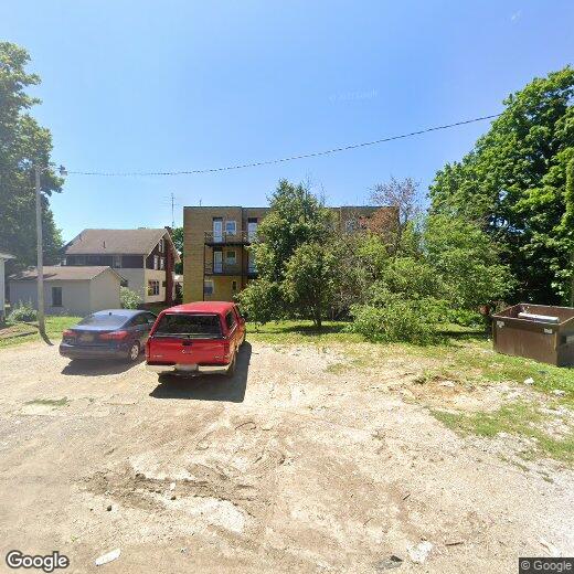 1027 17th St NW, Canton, OH 44703 Room for Rent in Canton, OH