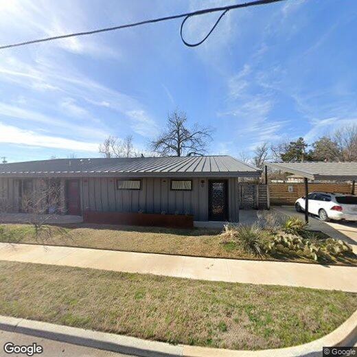 Primary Photo - 711 N Douglas Ave