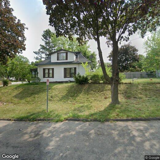 Primary Photo - 767 Robert St S