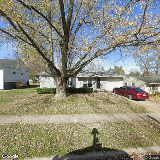 Foto principal - Charming 3-Bedroom Home with Fireplace and...
