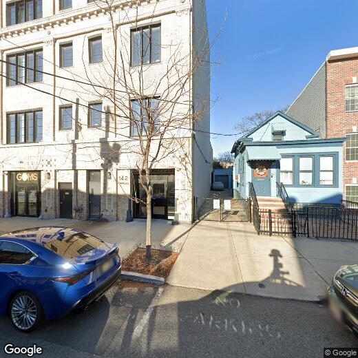Primary Photo - 142 Charles St