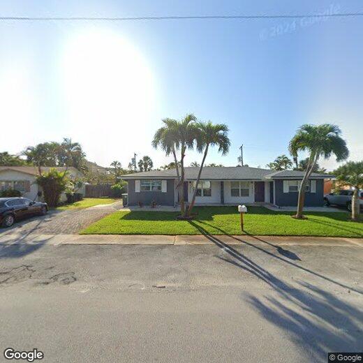 Primary Photo - 2402 NE 5th Ave