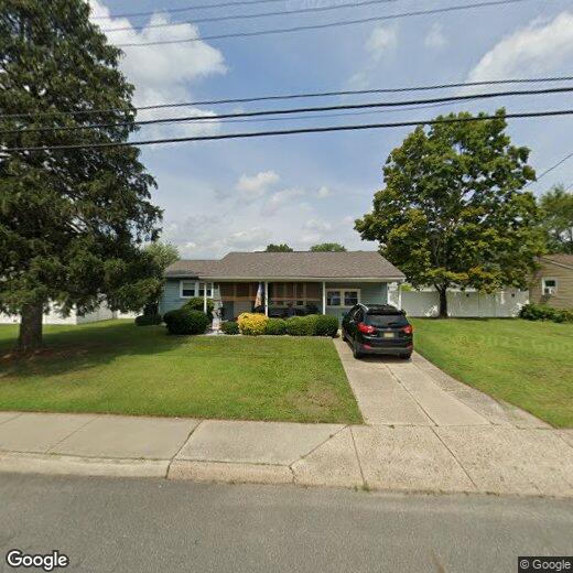 Primary Photo - 81 W Laurel Dr