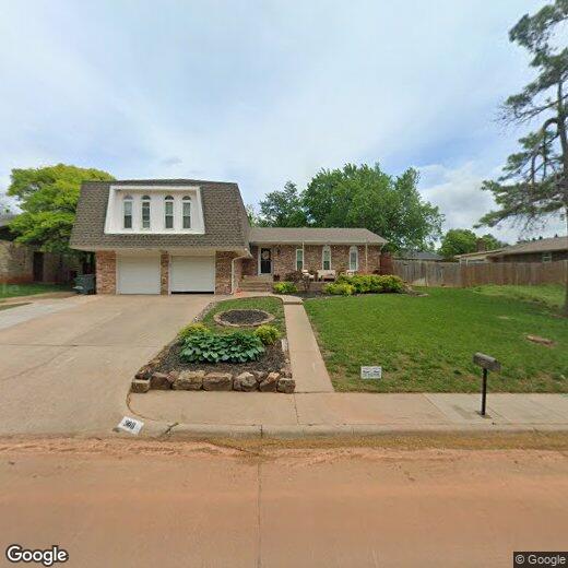 Primary Photo - 908 East Dr
