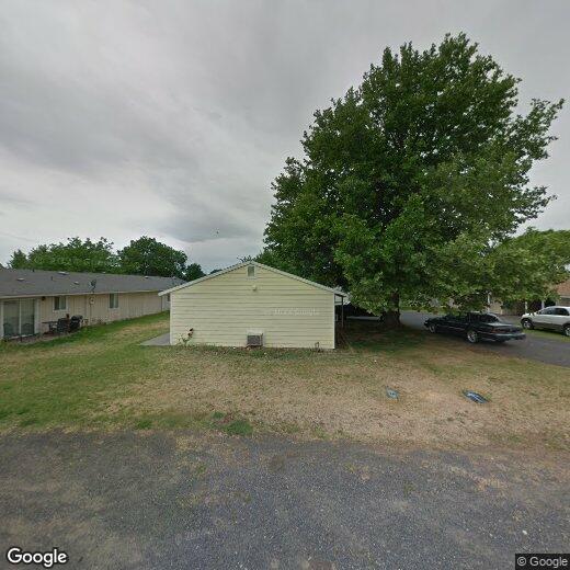 Primary Photo - 2 br, 1 bath Apartment - 622 Chenowith
