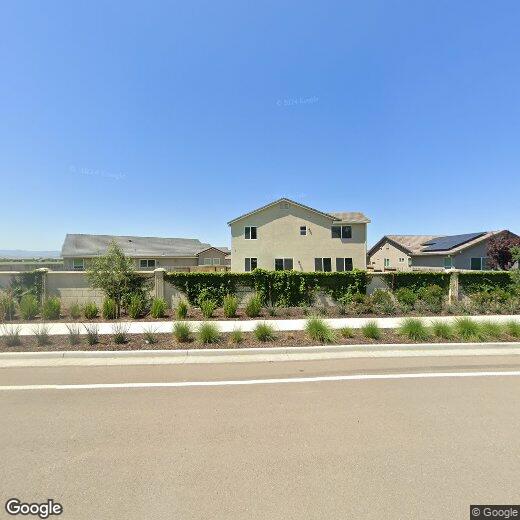 Primary Photo - Spacious 5-Bedroom, 3-Bathroom Home – Comi...
