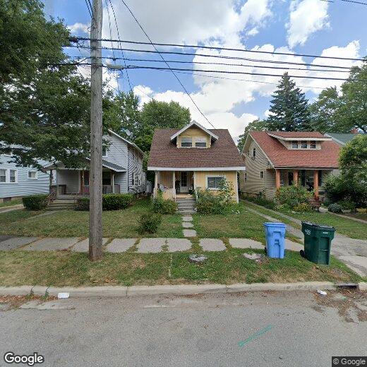 5 br, 2 bath House 210 N Francis Rd House for Rent in Lansing, MI