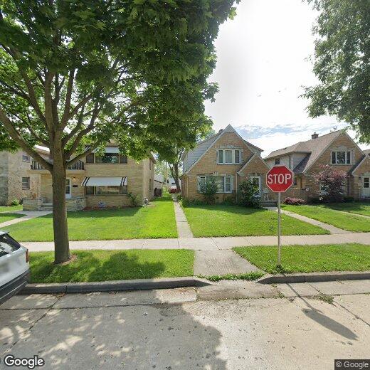 Primary Photo - Newly Renovated 3-Bedroom Upper Flat Near ...