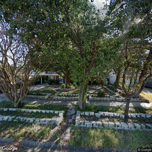 Primary Photo - great home with nice yard! lots of flower beds!