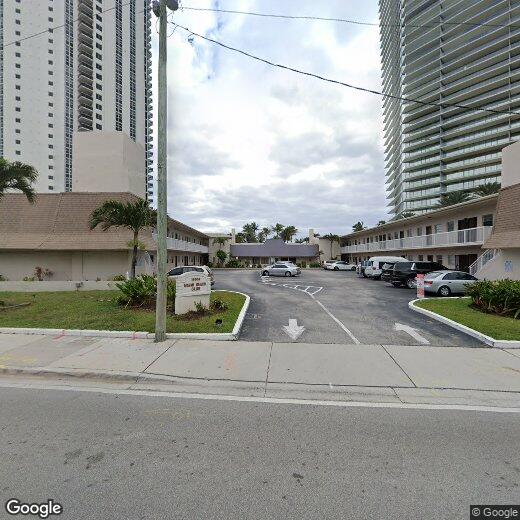 Foto principal - 19051 Collins Ave